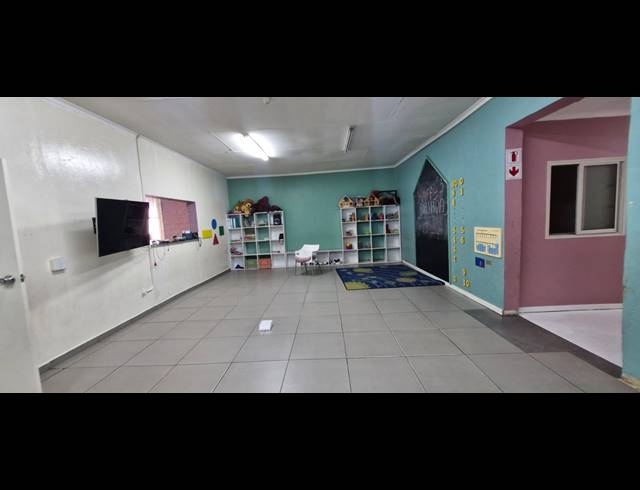400M² BUILDING TO LET IN CITY & SUBURBAN